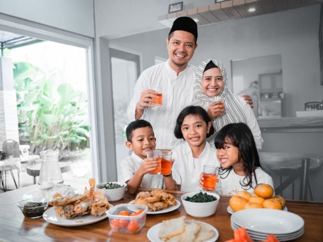 Mengajarkan anak berpuasa